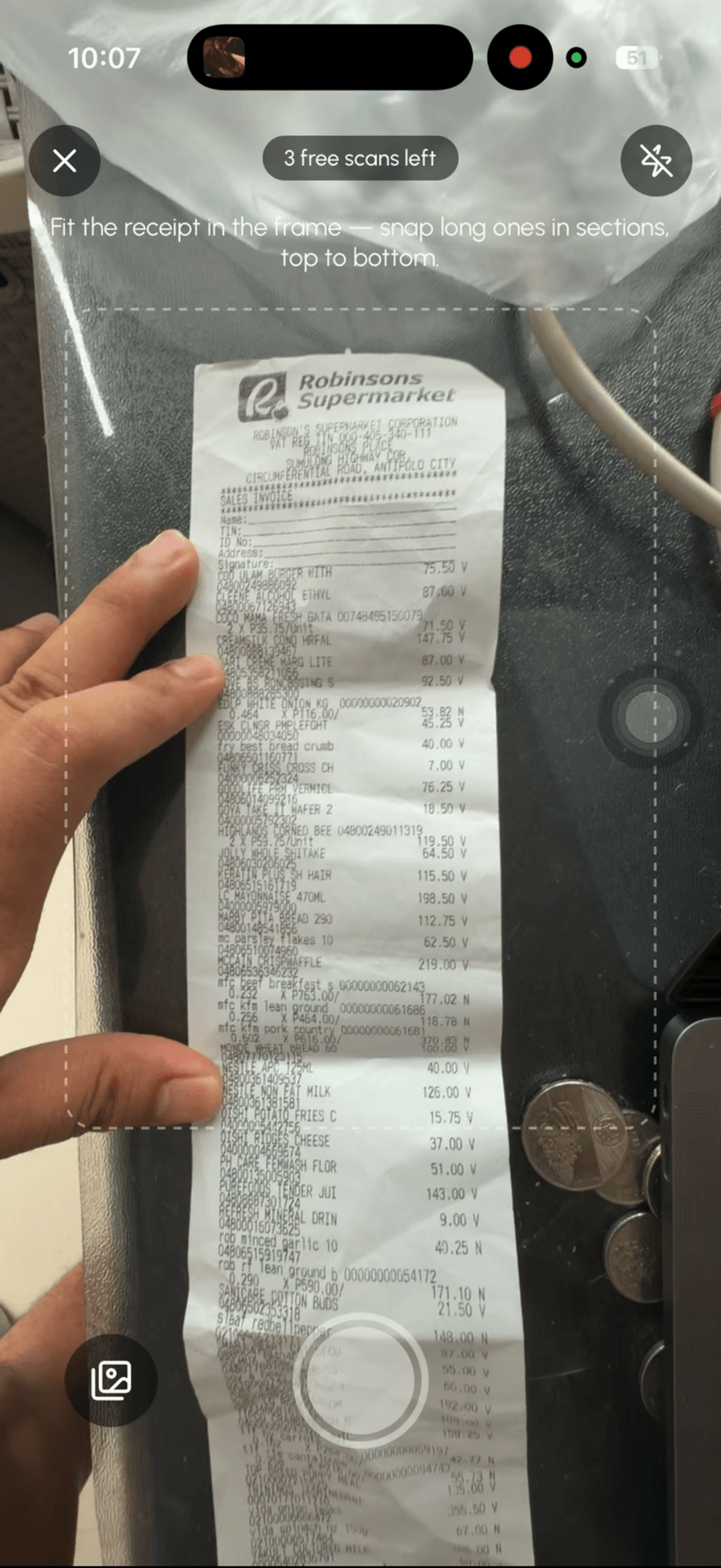 GroceryBudget's receipt camera, mid-scan, showing 3 free scans left
